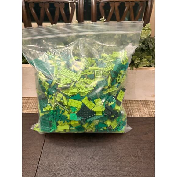 2.6 lbs of Lime Green & Green Lego Bricks. 100% Authentic Parts And pieces! - Picture 2 of 2